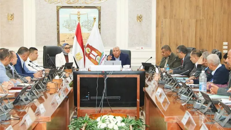 محافظ الوادي الجديد يرأس اجتماع مجلس إدارة صندوق استصلاح الأراضي