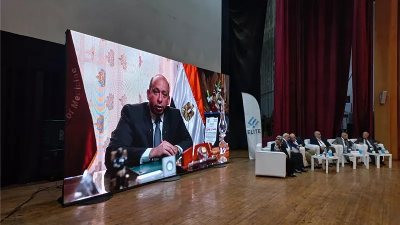 كلية طب قصر العيني تنظم يوم الدوار لتعزيز التكامل بين الأقسام الطبية