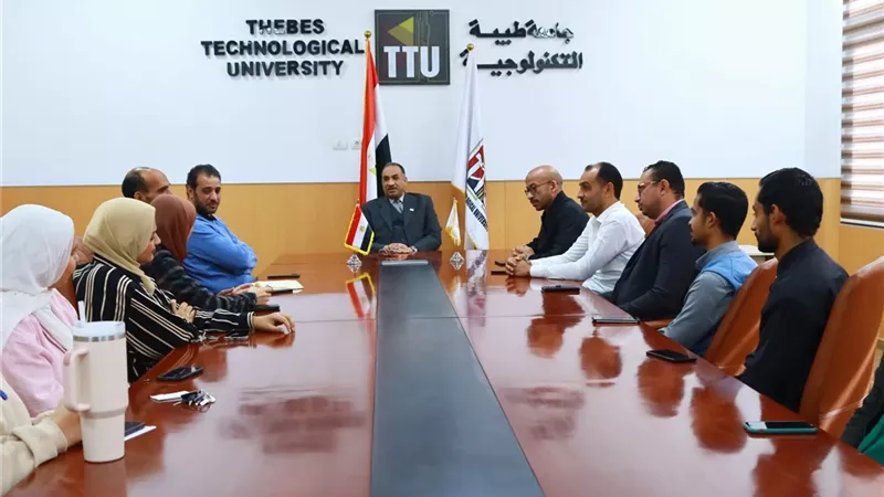 رئيس جامعة طيبة التكنولوجية يعقد اجتماعًا موسعًا لأعضاء هيئة التدريس