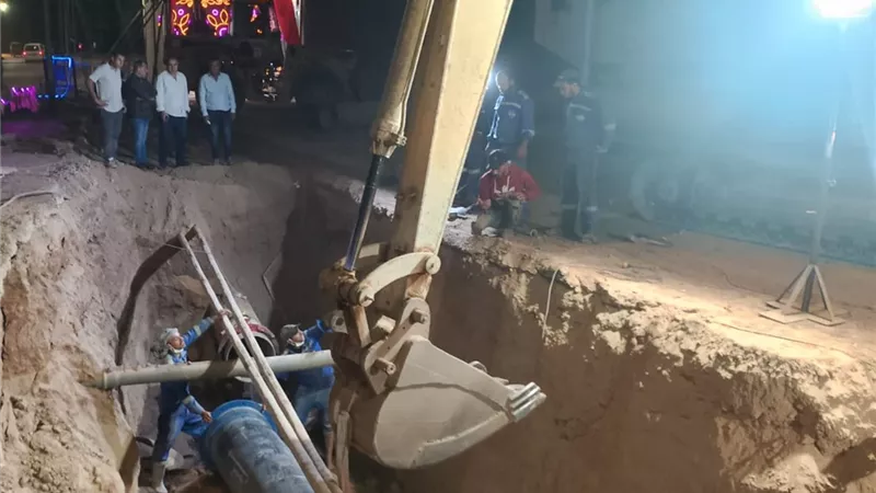 محافظ أسوان يكلف معاونه بمتابعة أعمال مشروع إحلال خطوط المياه 