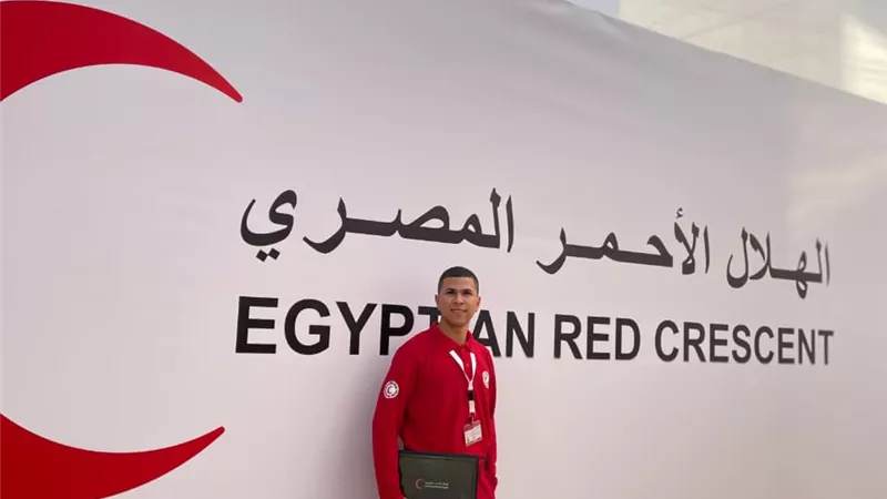 تكريم طالب بتمريض جامعة القناة ضمن فعاليات اليوم العالمي للتطوع
