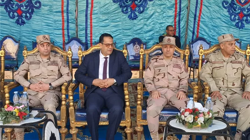 المستشار العسكري ومدير تعليم الغربية يتفقدان مدرسة قطور الثانوية الصناعية