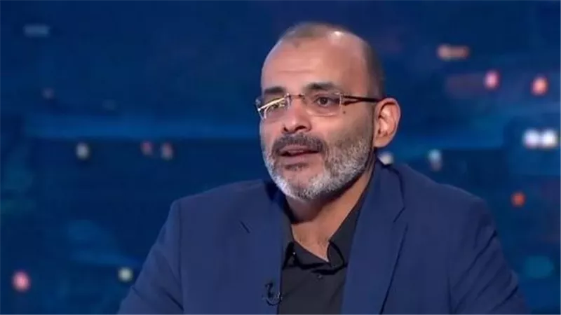 أيمن بهجت قمر يفاجئ جمهوره بذكريات طفولته: محظوظ بجوز أمي