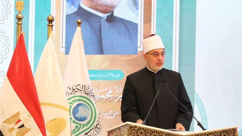 «اقرأ وارتقِ ورتِّل».. المفتي يكشف مكانة «أهل القرآن» وشهادة الفضل الجليل