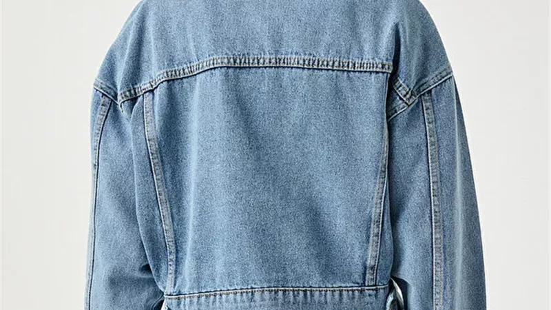 ماذا نرتدي في الفترة الانتقالية بين الخريف والشتاء؟.. دليل الأقمشة يجيب:
