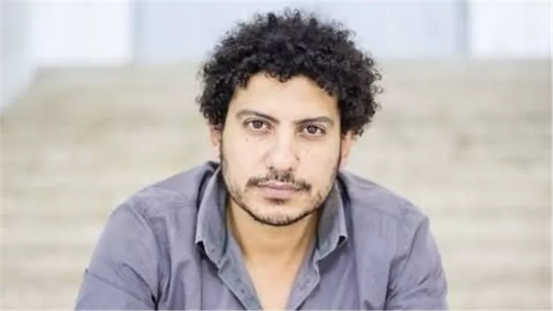 كلية الفنون الجميلة بالإسكندرية تهنئ وائل شوقي لاختياره ضمن قائمة ArtRevie