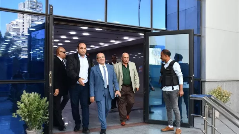 تشغيل وصيانة بطاقات عملاقة.. جولة لرئيس القابضة لتحسين خدمات المياه 