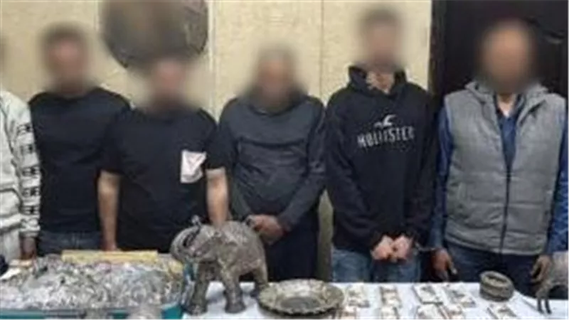 بـ «مفتاح مصطنع»| القبض على المتهمين بسرقة 125 كيلو فضة بالجمالية