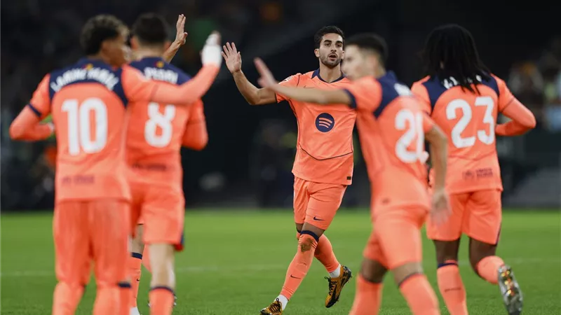 برشلونة يتفوق على ريال بيتيس برباعية في الشوط الأول بالليجا