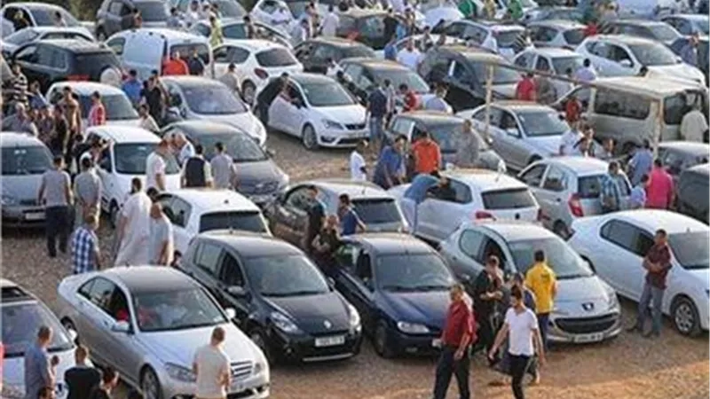 بعد تراجع الدولار.. إلى أين تتجه أسعار السيارات؟.. خبير يجيب| فيديو