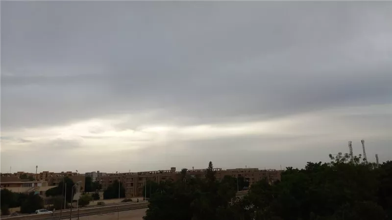 رياح باردة وغيوم كثيفة تغطي سماء مدينة أسوان.. اليوم  