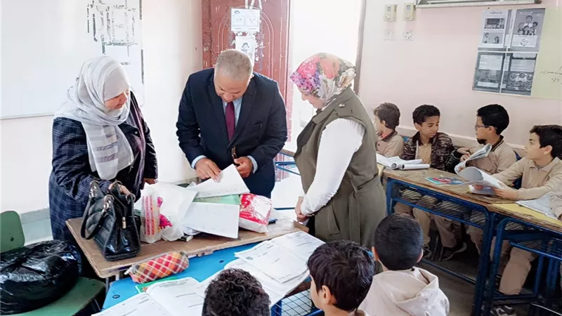 إحالة إدارة مدرسة كاملة للتحقيق بعد جولة تفقدية مفاجئة لمدير تعليم الفيوم