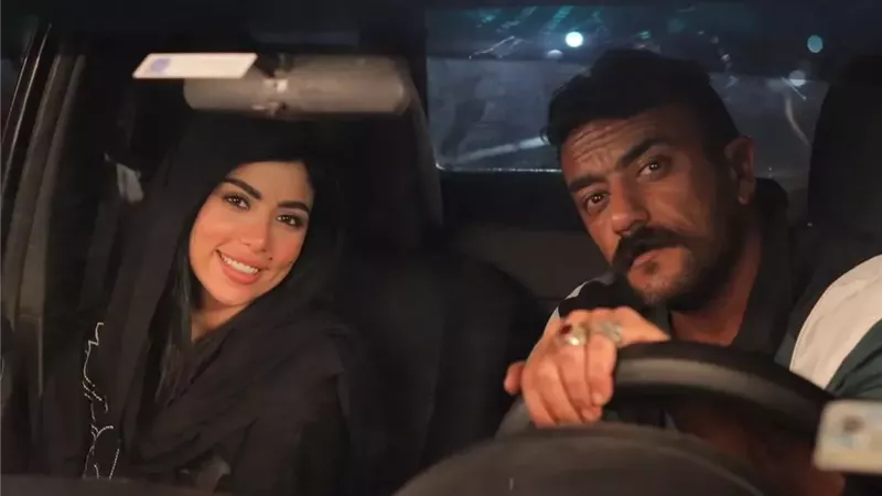 «اللي جابك هو حبي».. رسالة غريبة من كارولين عزمي تثير الجدل بين جمهورها