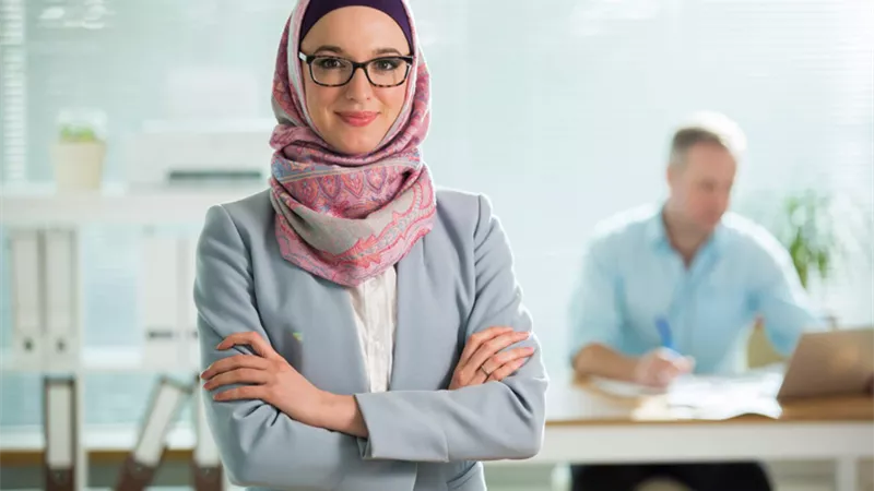 الخلوة بين الرجل والمرأة.. علي جمعة يوضح معناها ومتى تكون حلالا