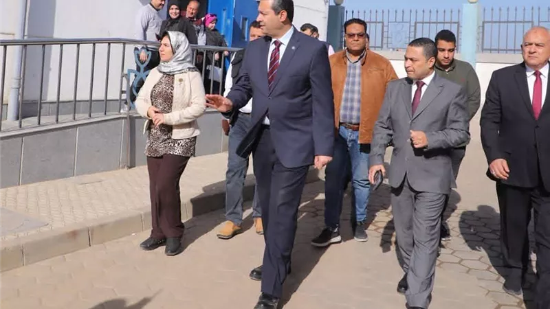 محافظ دمياط يتفقد مشروعات المبادرة الرئاسية حياة كريمة بكفر سعد
