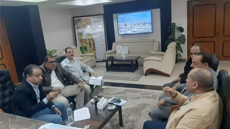 «الإسكان» تتابع أوضاع الأراضي المضافة بالشروق والعبور