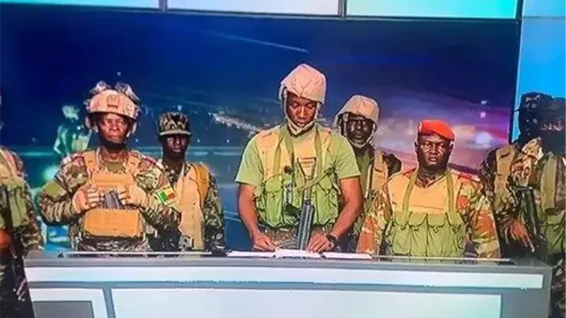 بعد استيلائهم على التليفزيون الوطني.. جيش بنين يعزل الرئيس من منصبه