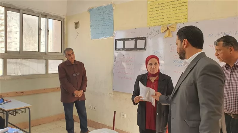 مدير تعليم القاهرة تتفقد مدرسة القطامية الإعدادية الثانوية بنين