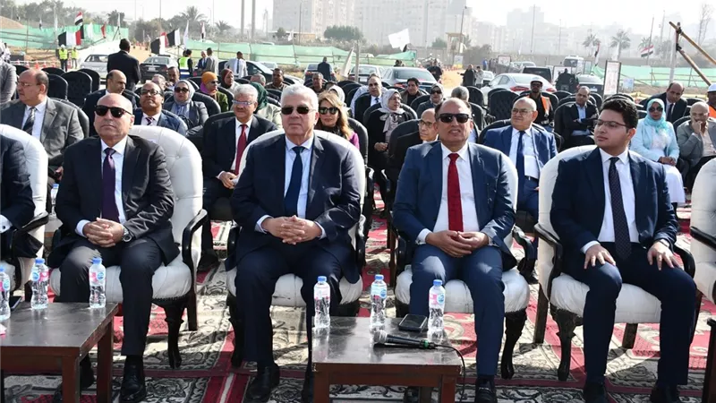 افتتاح المرحلة الإنشائية الأولى للمجمع الطبي بجامعة العاصمة (حلوان سابقًا)