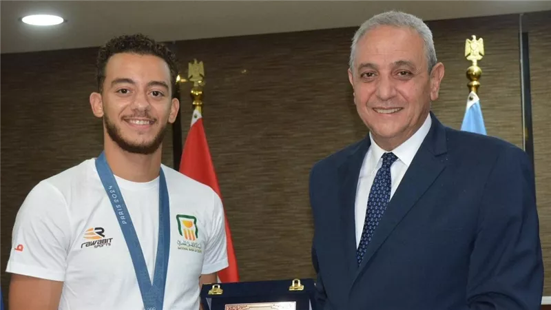 محافظ الغربية يهنئ البطل الأولمبي محمد السيد.. ويؤكد: ذهبية مستحقة لمصر