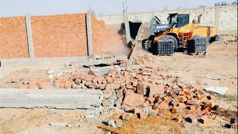 حملة إزالات مكبرة بمركز بلبيس تطيح بـ 3 حالات تعدٍّ