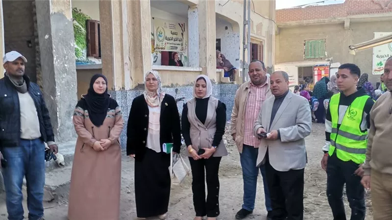 نائب رئيس مدينة الرحمانية تتفقد القافلة الطبية وتتابع الأعمال بقرية بويط