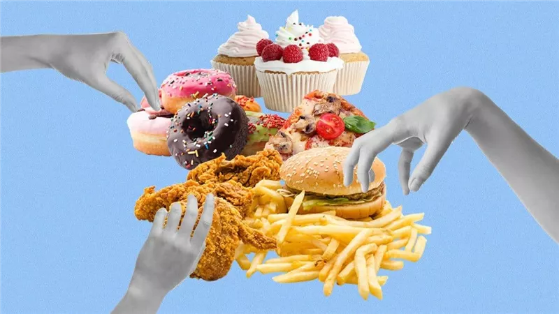 أطعمة تضر بصحة الدماغ.. الكافيين أبرزها