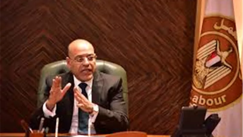 وزير العمل يبحث مع المجلس الصحي التوافق حول مهنة مساعد خدمات صحية