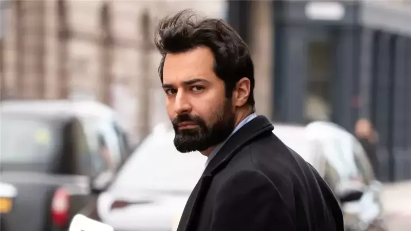 أحمد حاتم ينتظر عرض 