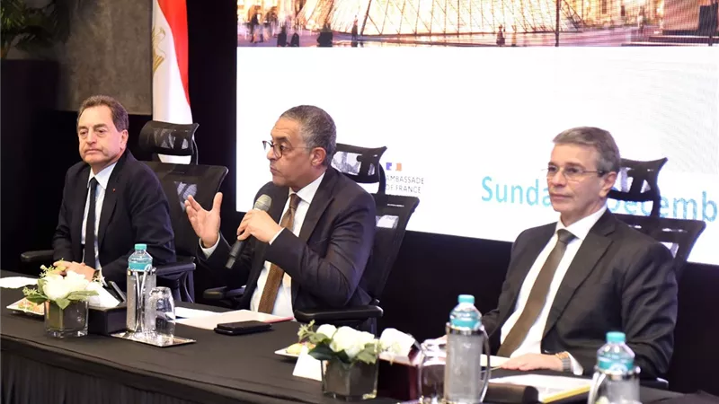 مصر وفرنسا تبحثان تعزيز الاستثمار وتحسين الإجراءات الجمركية