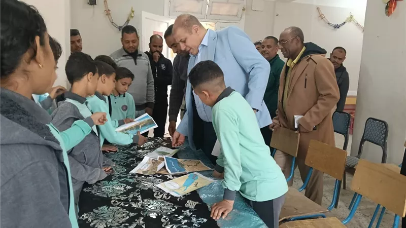مدير تعليم قنا يجري جولة مفاجئة لعدد من المدراس