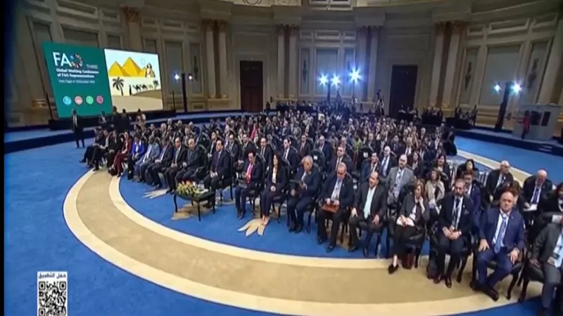 رئيس الوزراء يشاهد فيلما تسجيليا عن مبادرة الفاو للقرى التراثية الزراعية