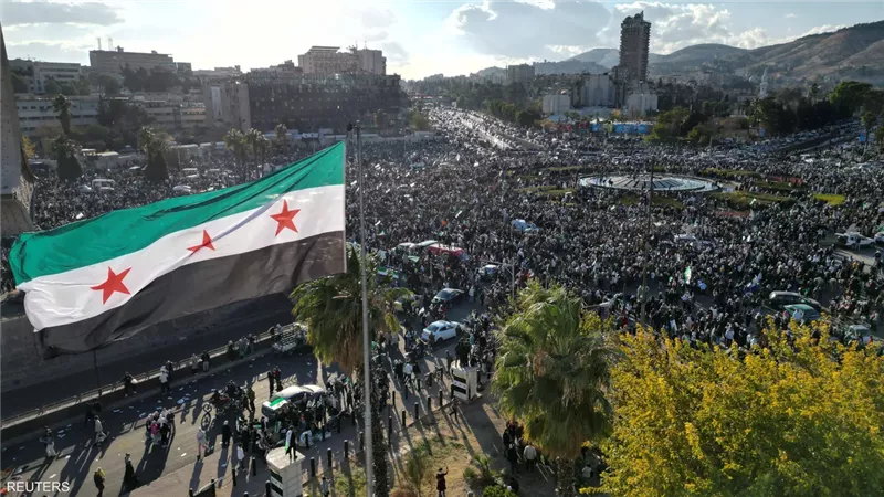 مجلس سوريا الديمقراطي ينتقد الحكومة الانتقالية: فشل في تجاوز ذهنية الفصائل