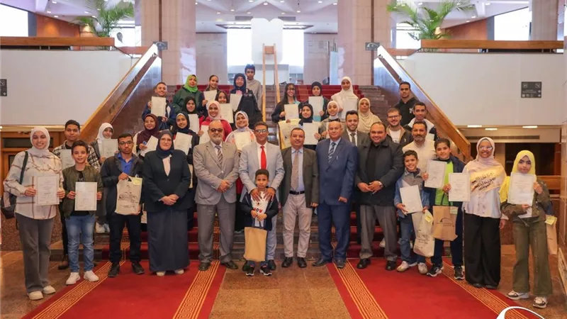 نائب رئيس جامعة الأزهر بأسيوط يكرم منتخب ذوي الهمم لحصولهم على 11 ميدالية 