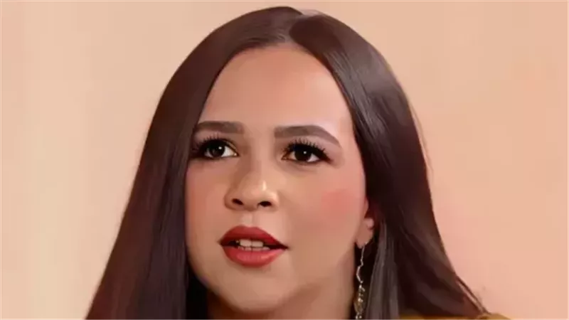 بفستان أسود عاري الكتفين.. إيمي سمير غانم ترد على منتقدي فستانها 