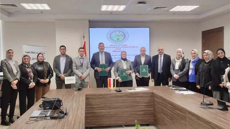 المصرية لنقل الكهرباء توقع عقودا جديدة مع سيمنس للطاقة 