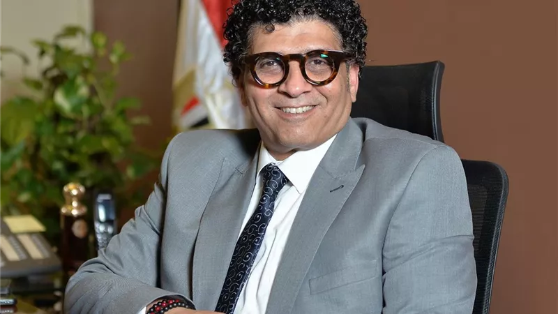 رئيس الأوبرا يهنئ الطالبة هند أنور لفوزها في مهرجان نسيج الفن بالدوحة