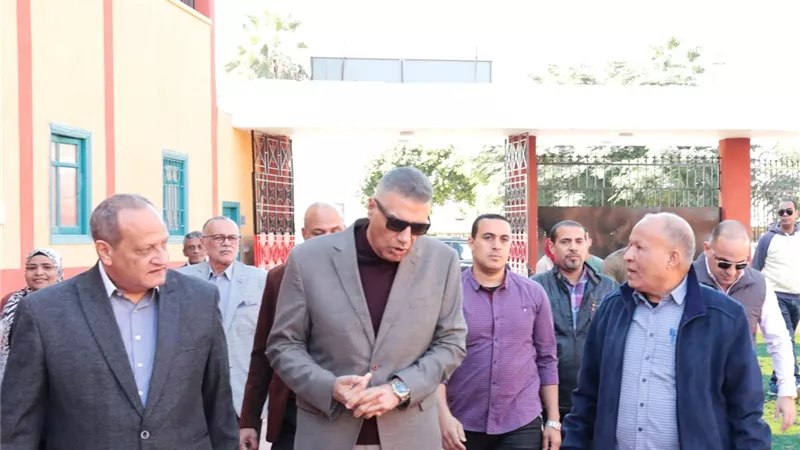 محافظ أسوان يعلن الانتهاء من الصيانة الشاملة وتطوير مدرسة أبا زيد الرسمية 