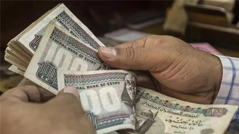 اعرف حقك.. متى يحق لك تقاضي أجر كامل أو نصف أجر حسب قانون العمل؟