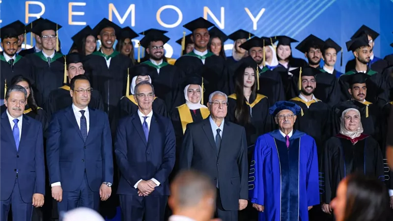 ظهور نادر للمستشار عدلي منصور في حفل تخرج أول دفعة من جامعة مصر للمعلوماتية (صور)