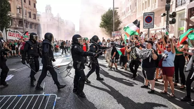 احتجاجات فلسطينية توقف المرحلة الأخيرة من المسابقة الإسبانية للدرجات