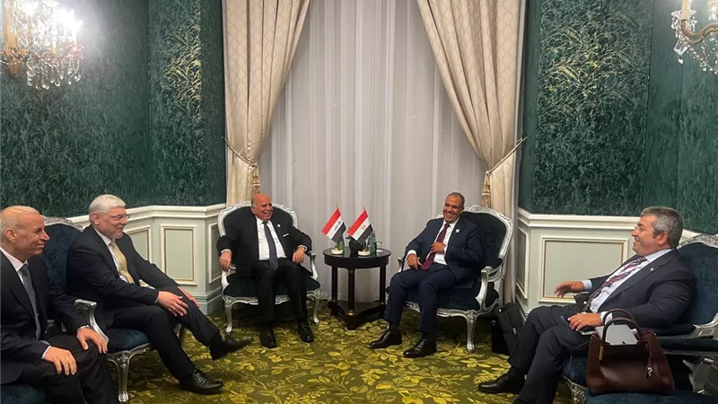 وزير الخارجية يلتقي نظيره العراقي على هامش قمة الدوحة