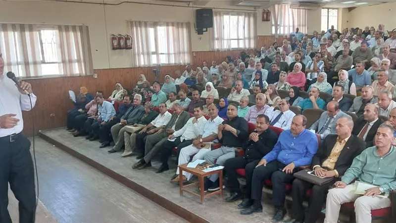 استعدادًا للعام الجديد.. وكيل تعليم الشرقية يعقد اجتماعًا موسعًا ويكرّم مديري المدارس المتميزة