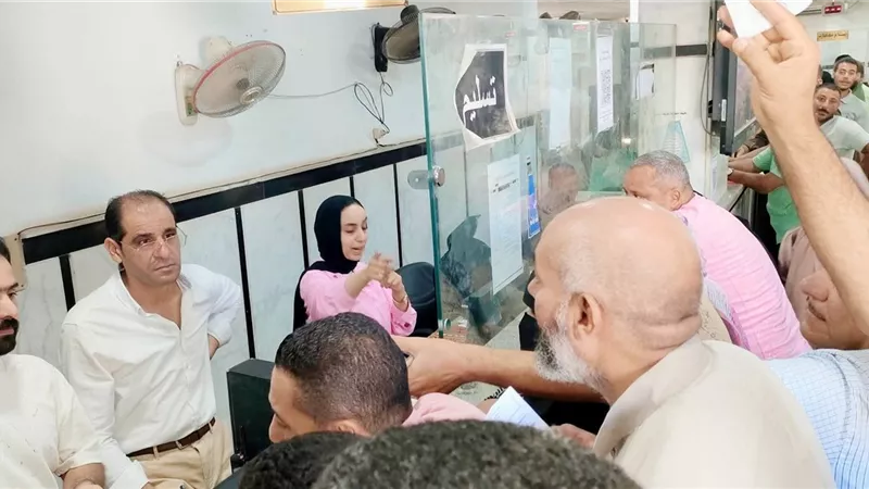 رئيس مدينة كفر الشيخ يتابع سير العمل بالمركز التكنولوجي والإدارة الهندسية