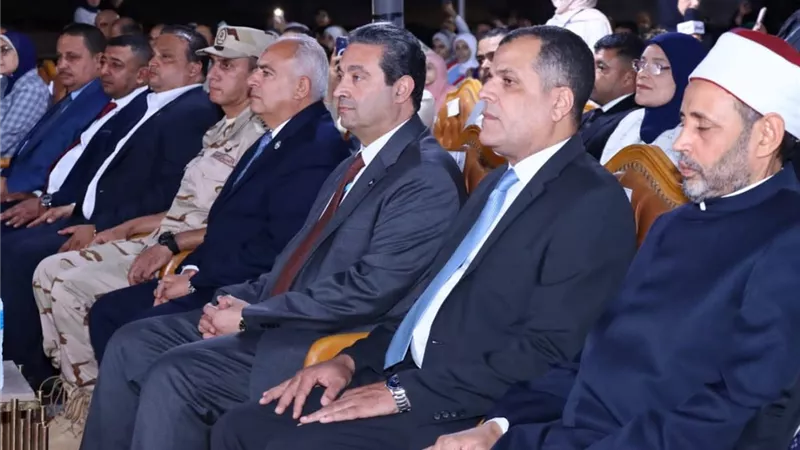 خلال احتفالية كُبرى .. محافظ دمياط يُكرم أوائل الشهادات العامة والفنية والأزهرية 