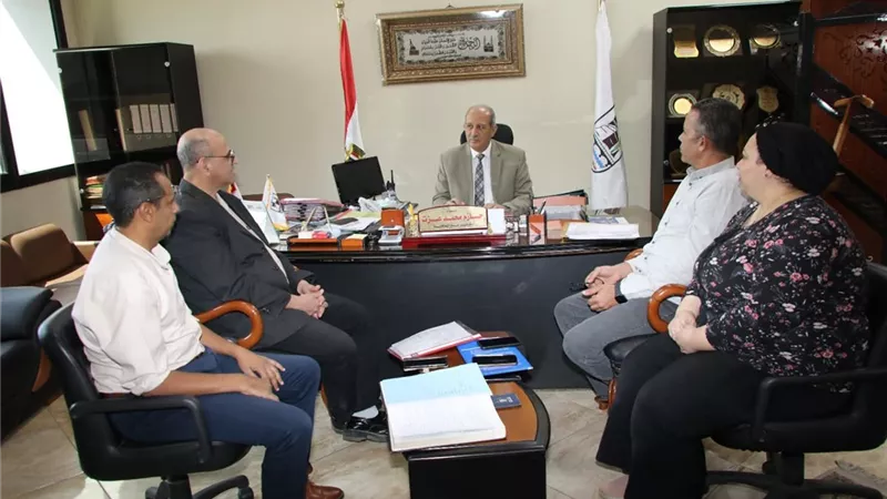 ترقيات وحوافز جديدة على مائدة لجنة الموارد البشرية ببني سويف