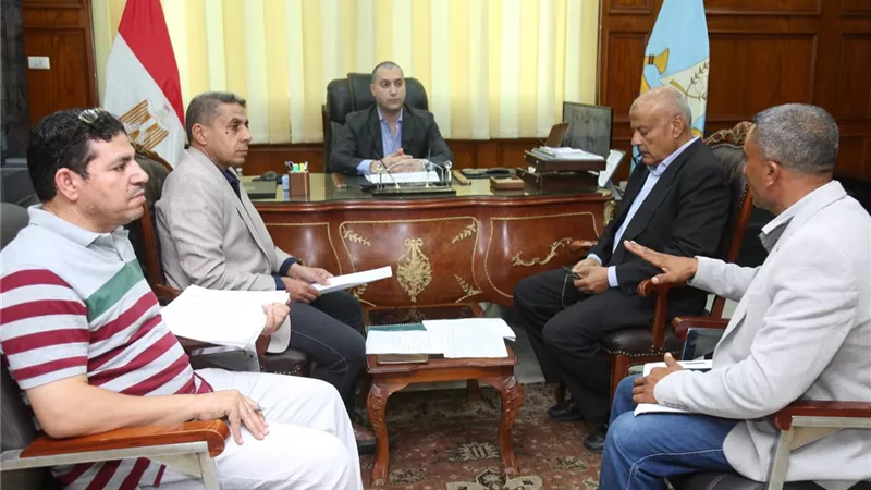 محافظ كفر الشيخ يوجّه ببحث عدد من طلبات وشكاوى المواطنين