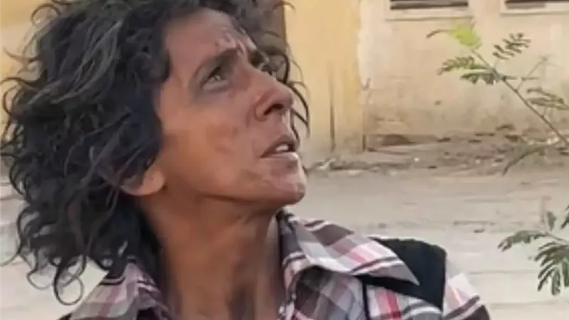 «المتشردة المثقفة».. ولاء شوقي تائهة بلا مأوى بين بيوت مصر القديمة وشوارع المنصورة