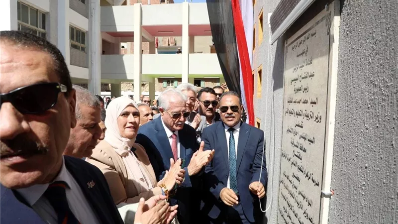 بتكلفة 24 مليون جنيه.. مستشار رئيس الجمهورية للتنمية المحلية يفتتح مدرسة بالشرقية |صور 