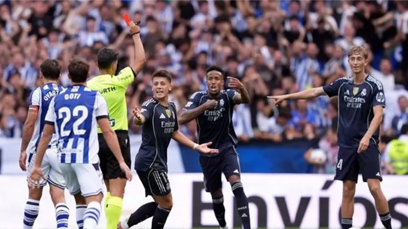 ريال مدريد يعبر عن استيائه من القرارات التحكيمية ويطعن في طرد هويسن